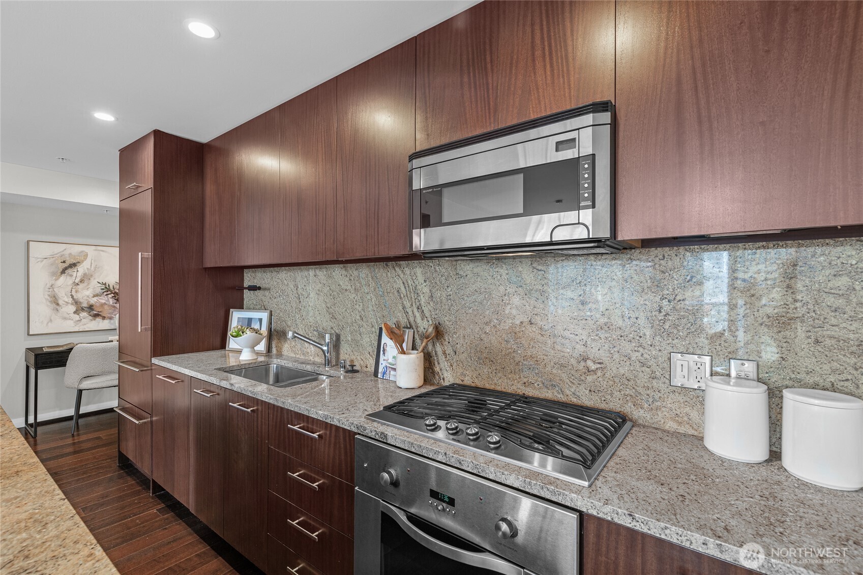 Property Photo:  500  106th Ave NE 1109  WA 98004 
