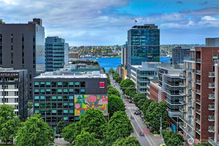 Property Photo:  820  Blanchard Street 1504  WA 98121 
