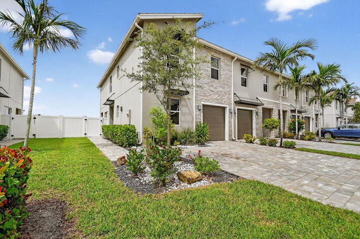 Property Photo: 8606 Via Mar Rosso FL 33467