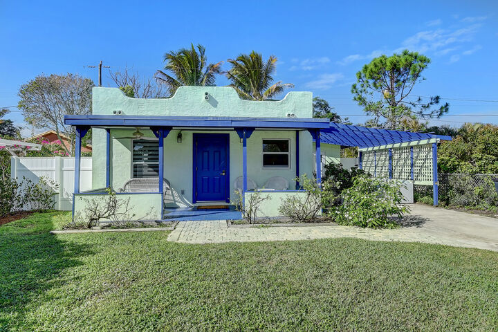 Property Photo: 212 SW 1st Avenue FL 33444