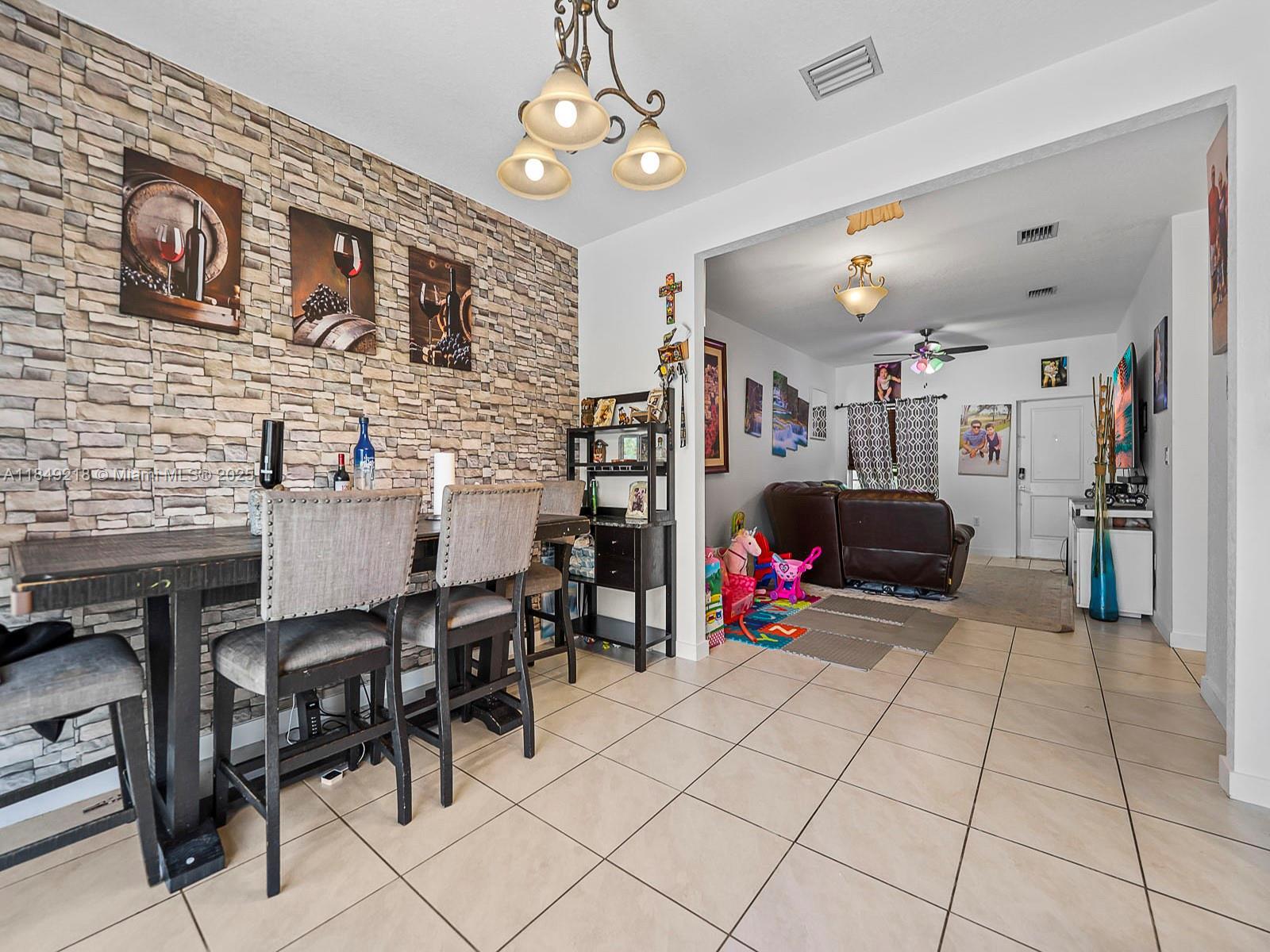 Property Photo:  548 NE 5th Way  FL 33034 