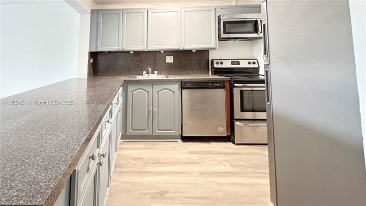 Property Photo:  8040 N Colony Cir N 201  FL 33321 