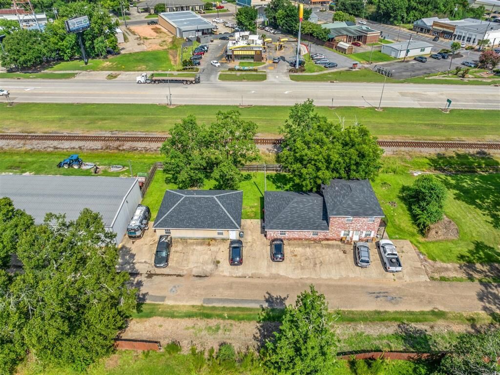 Property Photo: 305 E Railroad Street E LA 70648