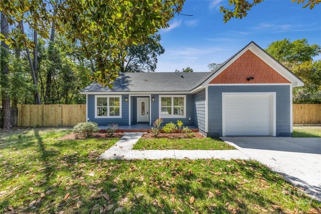 Property Photo: 2209 E 39th Street GA 31404