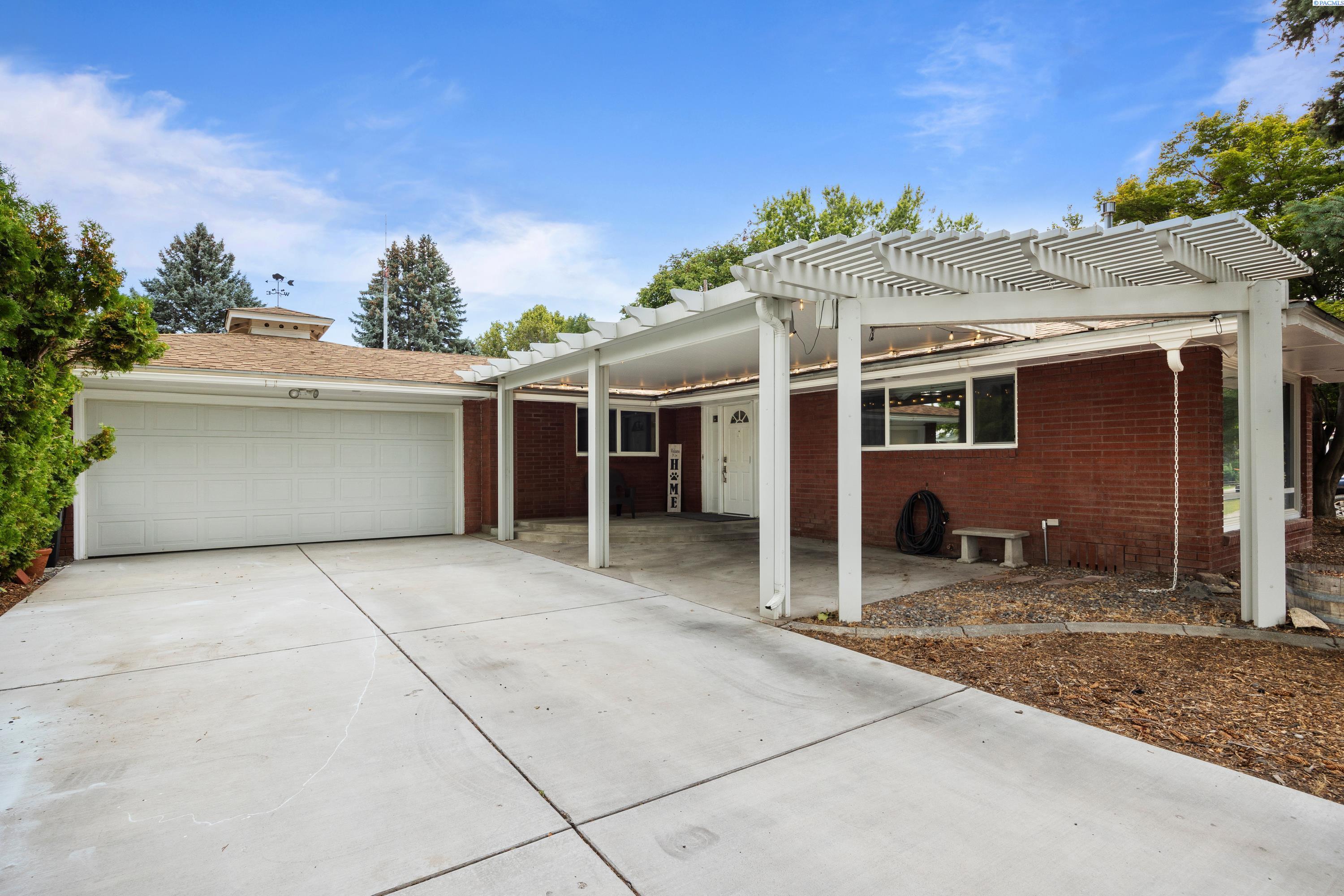Property Photo:  803 W 23rd Pl  WA 99337 