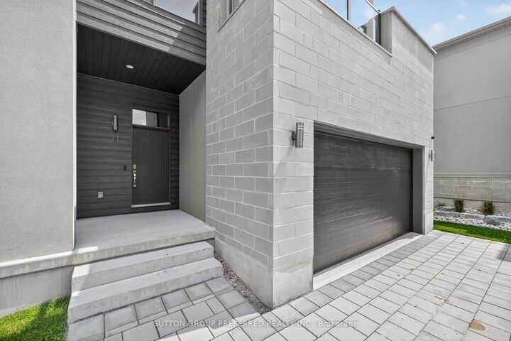 Property Photo: 495 Oakridge Drive 11 ON N6H 0H2