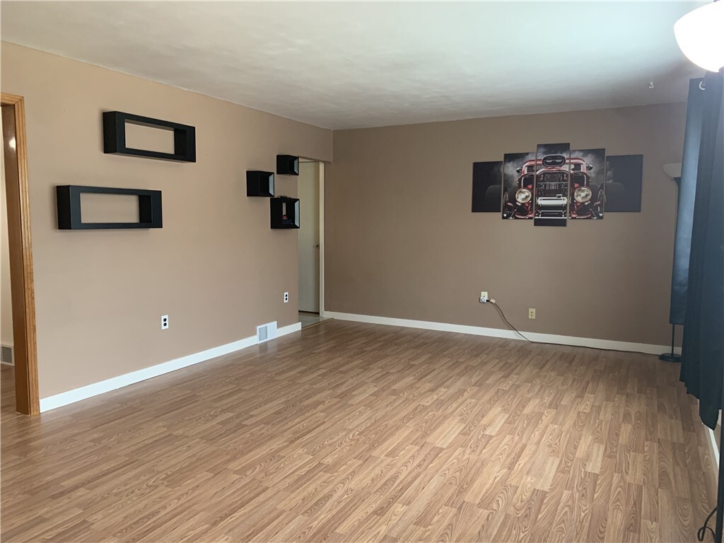 Property Photo:  729 Naysmith Rd  PA 15137 
