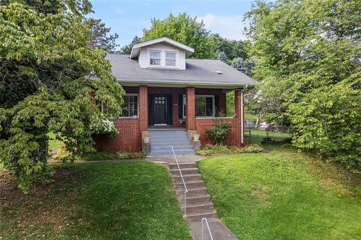 Property Photo:  2051 Pittview Ave  PA 15212 