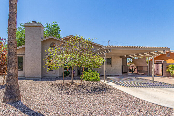Property Photo:  927 E Granada Avenue  AZ 85119 