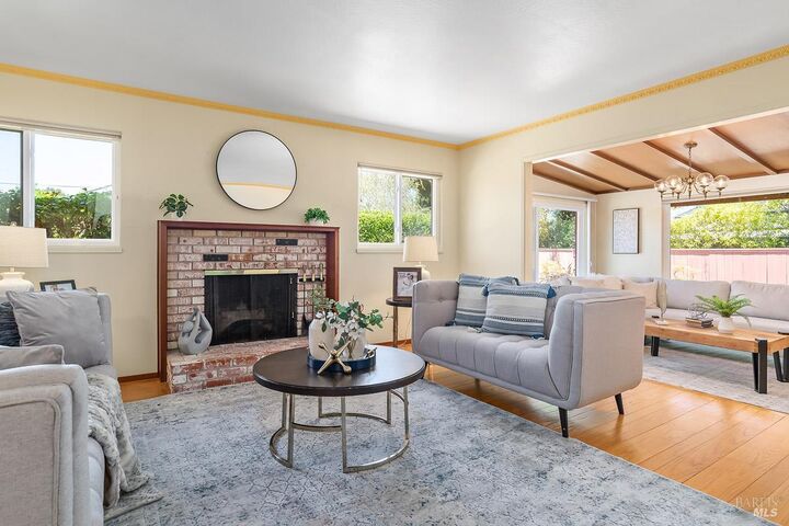 Property Photo:  7 Laurie Court  CA 94947 