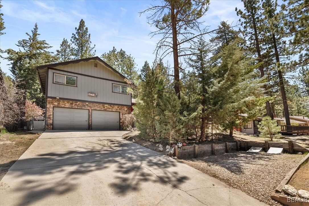 Property Photo:  383 Catalina Road  CA 92315 