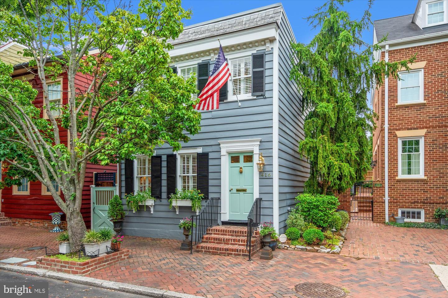 Property Photo: 416 S Royal Street VA 22314