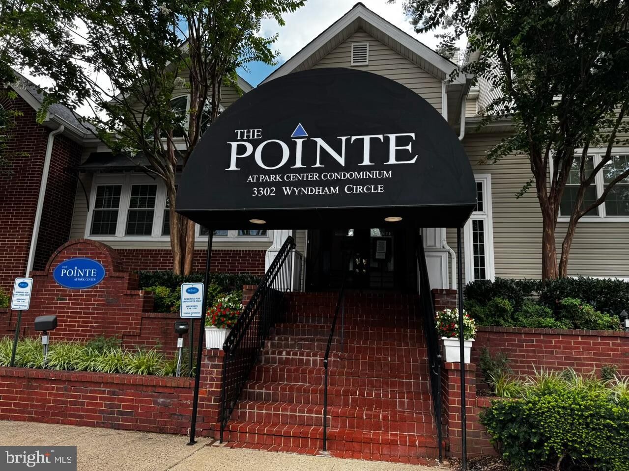 Property Photo:  3313 Wyndham Circle 3213  VA 22302 