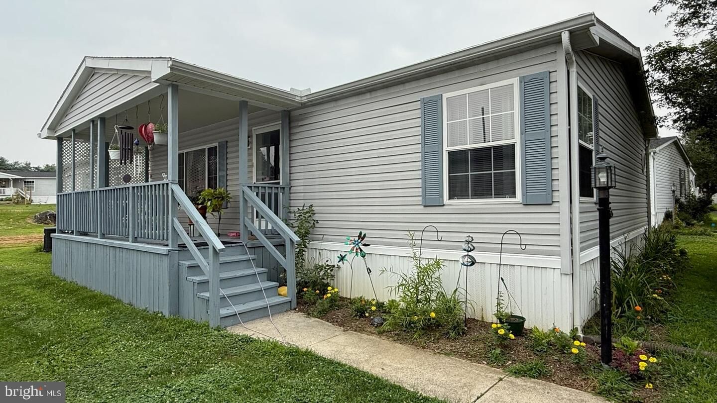 Property Photo: 203 Greenbriar Circle PA 17603