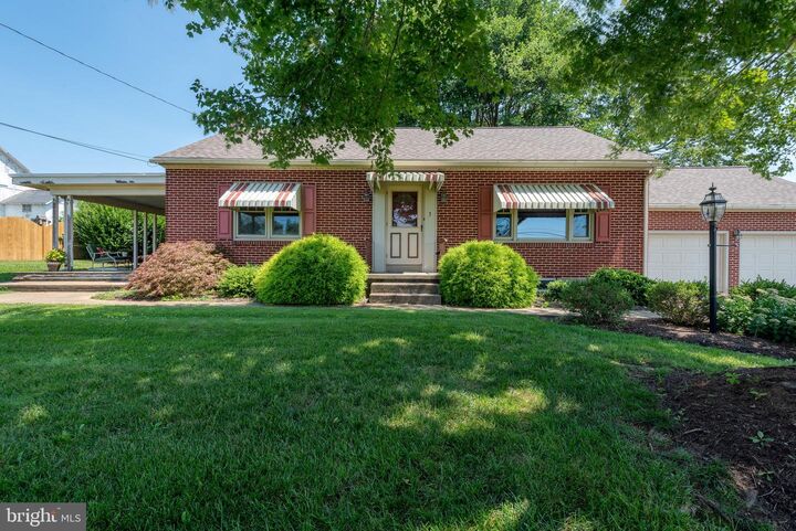 Property Photo:  3 Newswanger Road  PA 17603 