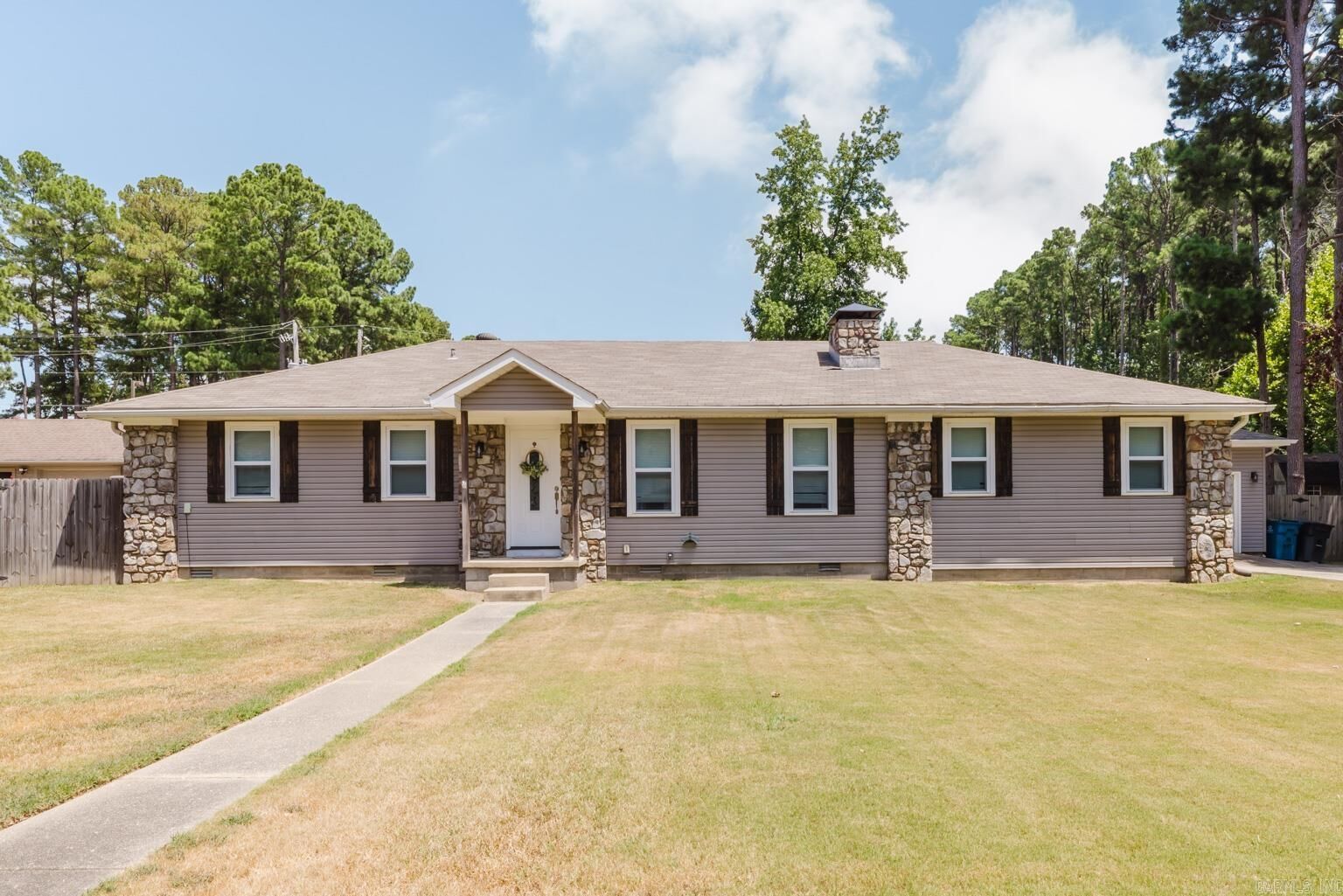 Property Photo: 1602 Woodland Dr AR 72022