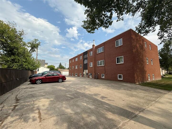 Photo de la propriété: 506 Madeline Street MB R2C 2S2
