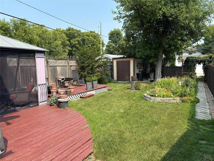 Property Photo: 74 Bristol Avenue MB R2H 2R2