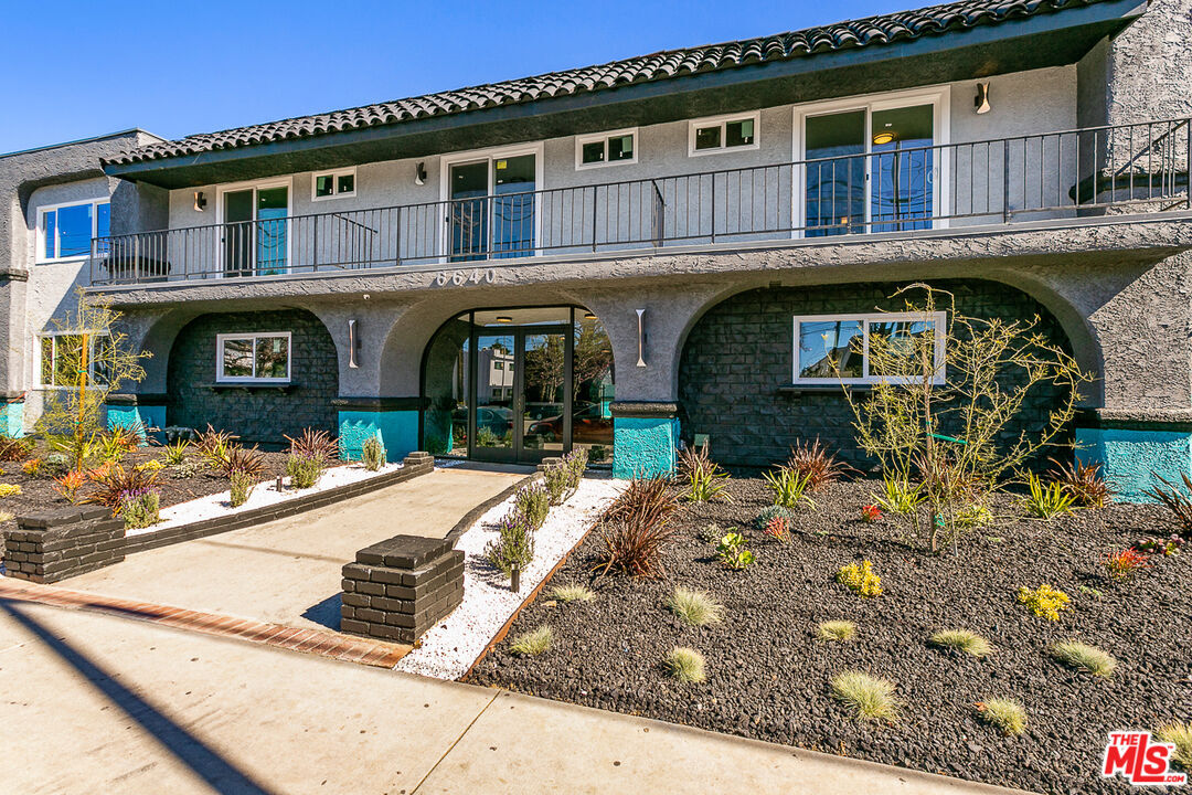 Property Photo:  6640 Woodley Ave  CA 91406 