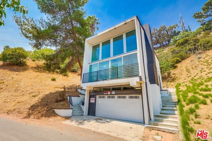 Property Photo:  8655 Appian Way  CA 90046 