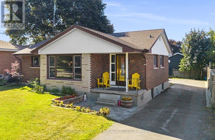 Property Photo:  19 Parkway Crescent  ON L1C 1B9 