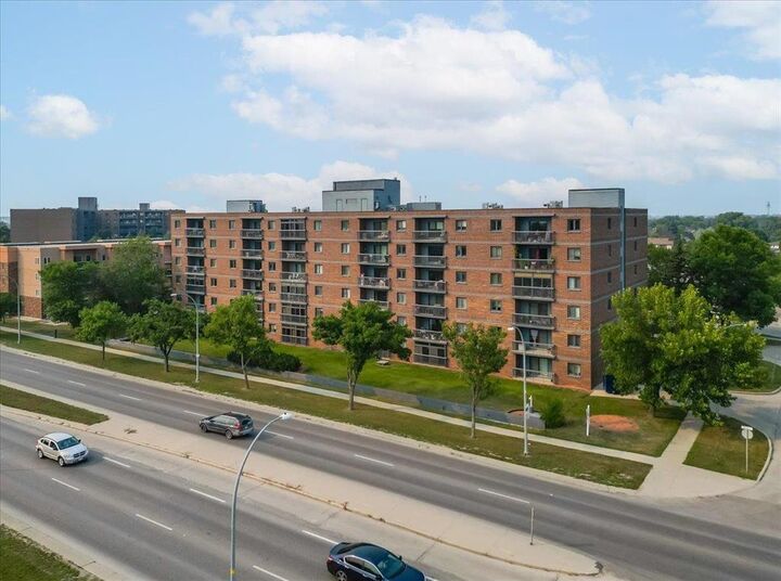 Property Photo:  640 Mathias Avenue  MB R2V 3S3 
