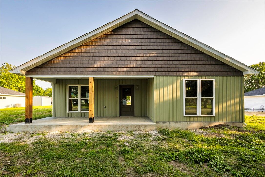 Property Photo: 104 E North 2nd Street IL 62534