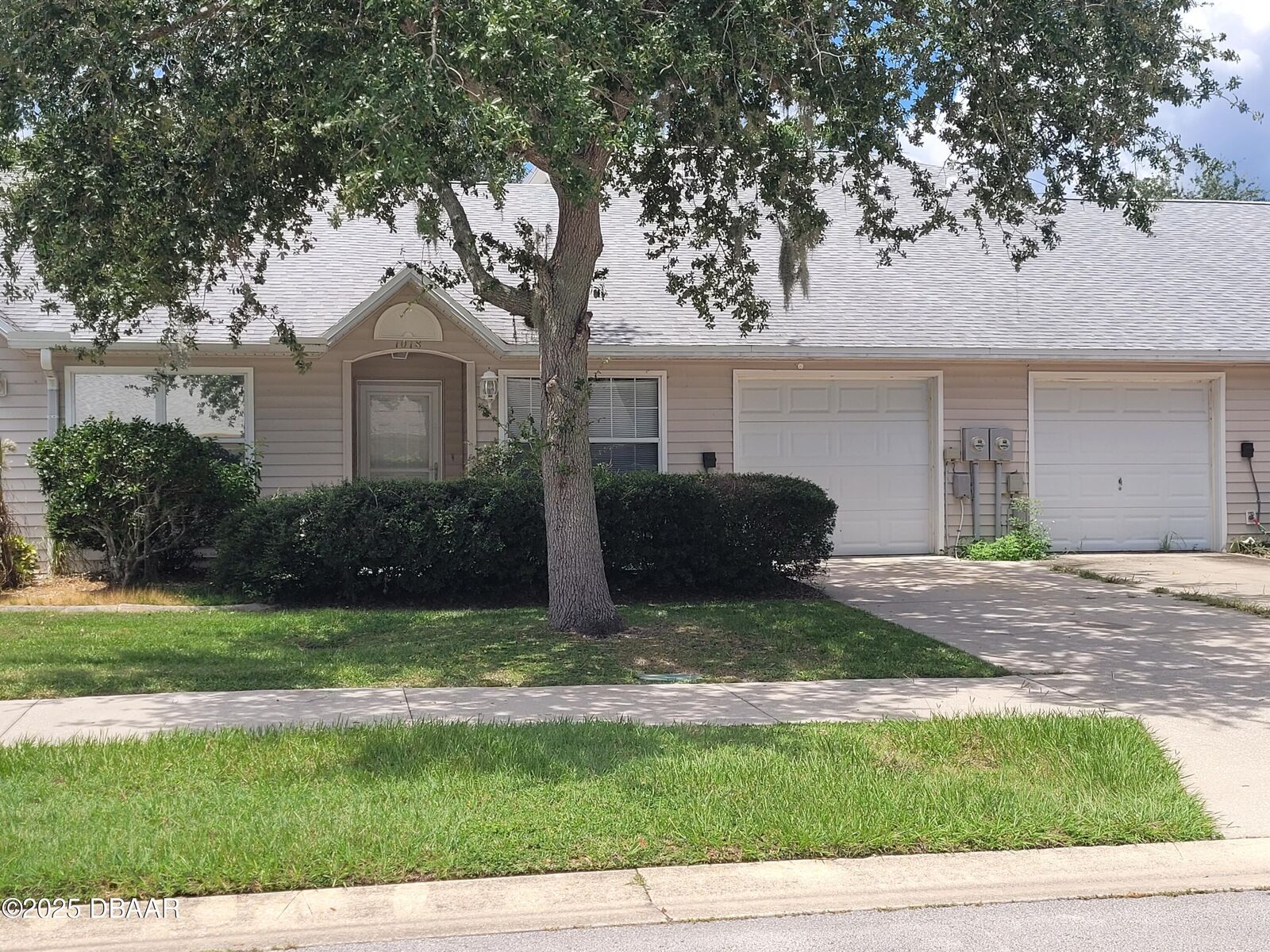 Property Photo:  1018 Grand Hickory Circle  FL 32117 