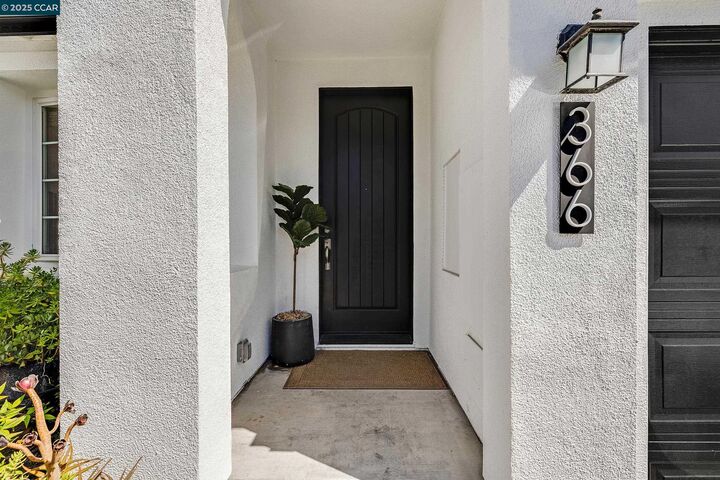 Property Photo:  366 Karelian St  CA 94506 