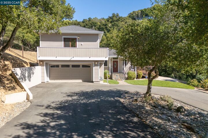 Property Photo: 3981 Amyx Ct CA 94542