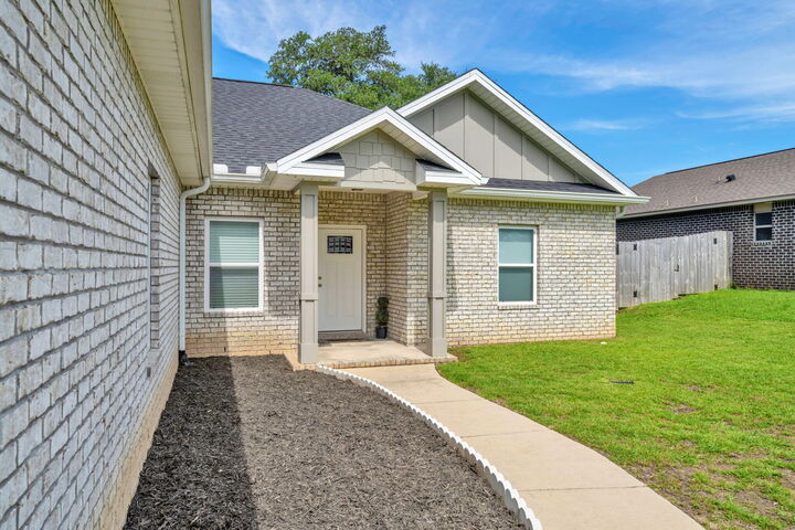 Property Photo:  4425 Mirada Way  FL 32539 