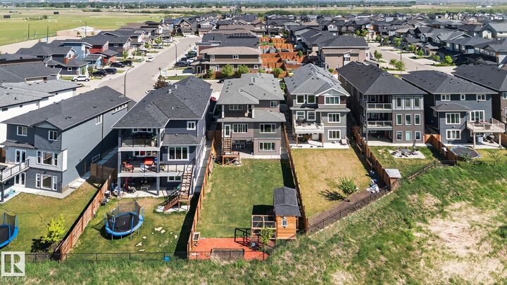 Photo de la propriété: 4119 7 Avenue SW AB T6X 2J2