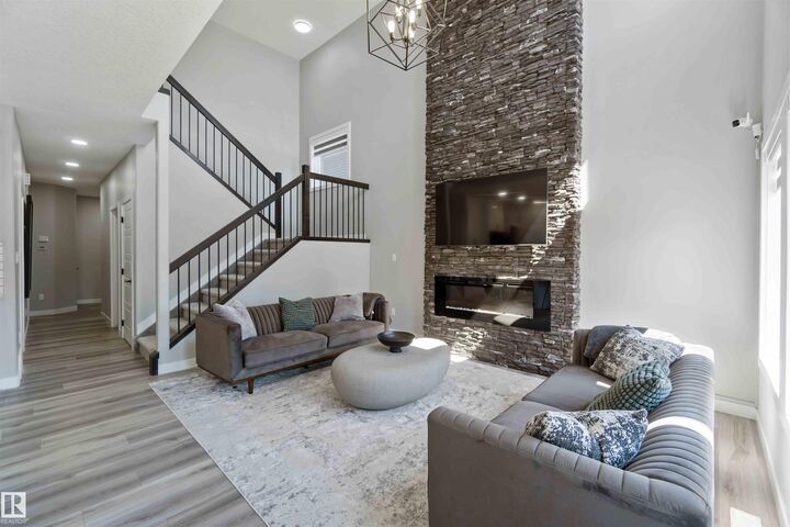 Property Photo:  1705 Enright Link Link NW  AB T6M 0Z2 