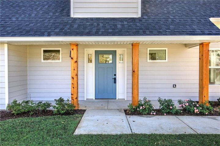 Property Photo:  121 S Railroad St  GA 30103 