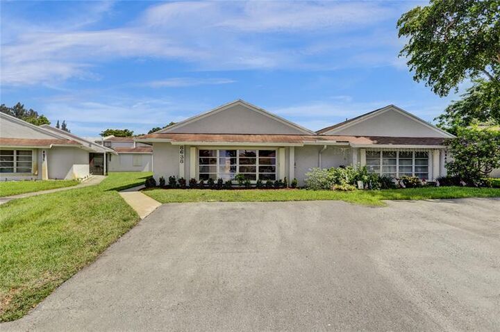 Property Photo: 8638 Bridle Path Ct 203 FL 33328