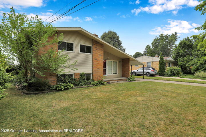 Property Photo: 2808 Lasalle Gardens MI 48912