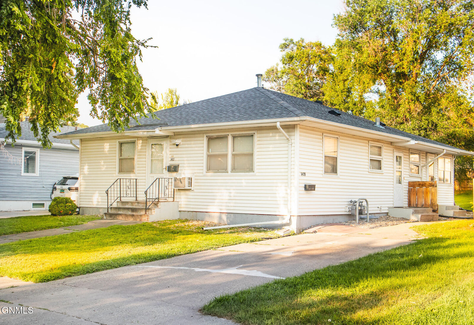 Property Photo: 1409 13th Street ND 58501