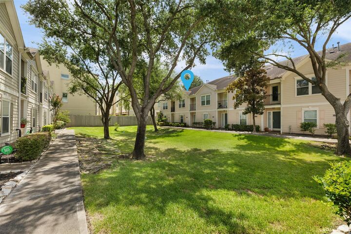 Property Photo: 1131 W 24th Street E TX 77008