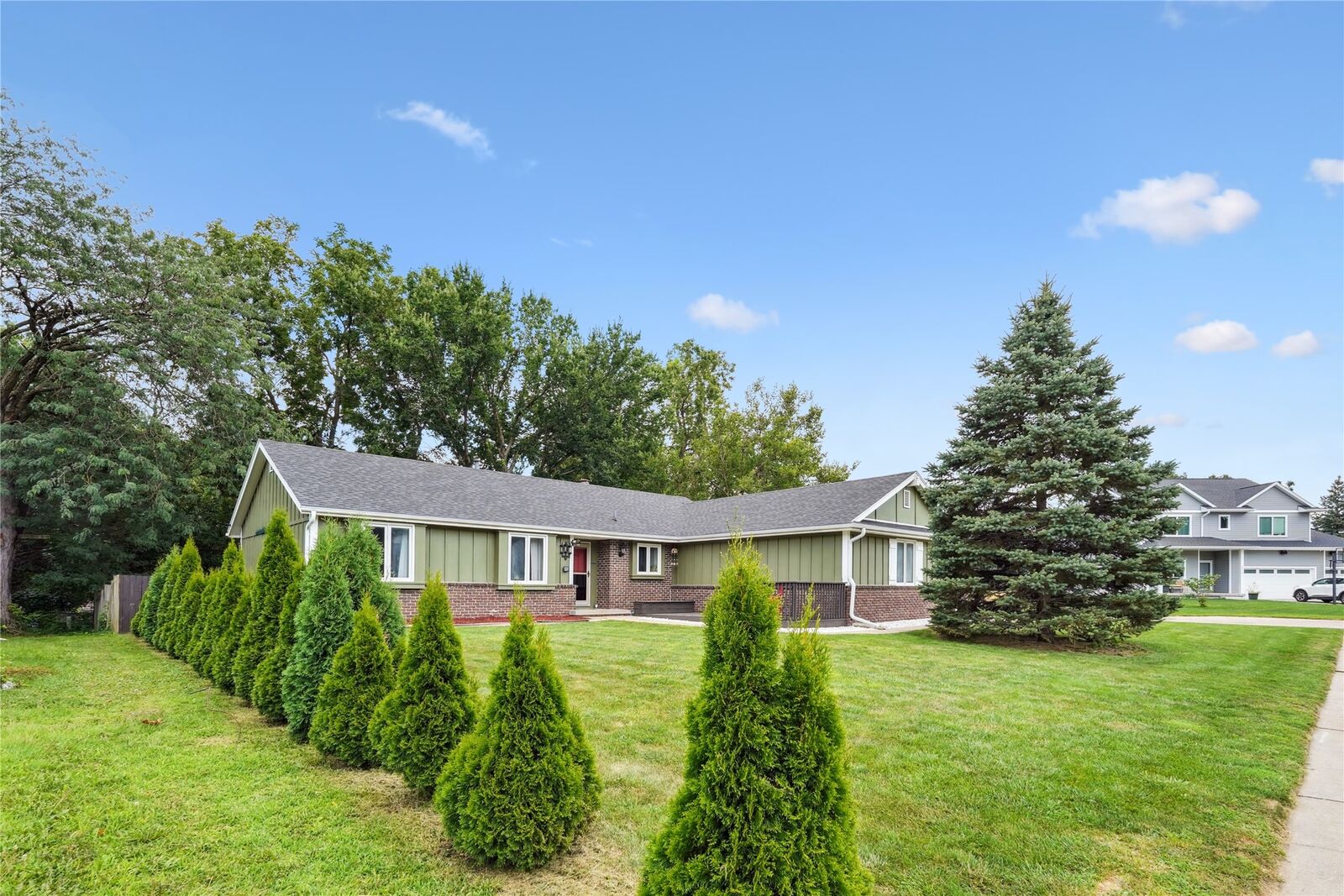 Property Photo: 3921 48th Street IA 50310