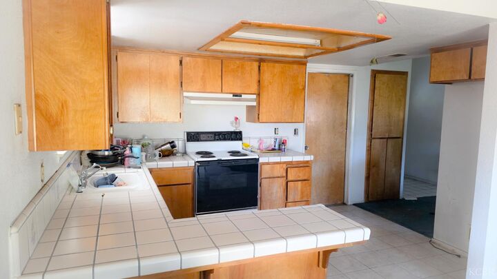 Property Photo:  1347 Levich Street  CA 93230 