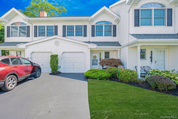 Property Photo:  19 S Country Common  NY 11795 