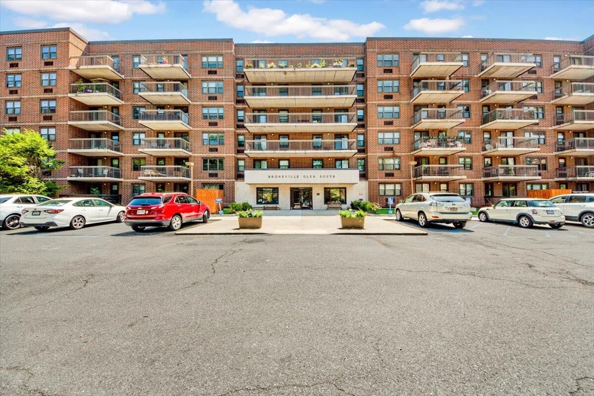 Property Photo: 1376 Midland Avenue 106 NY 10708