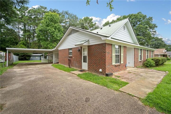 Property Photo: 1671 Ranch House Drive AL 36575