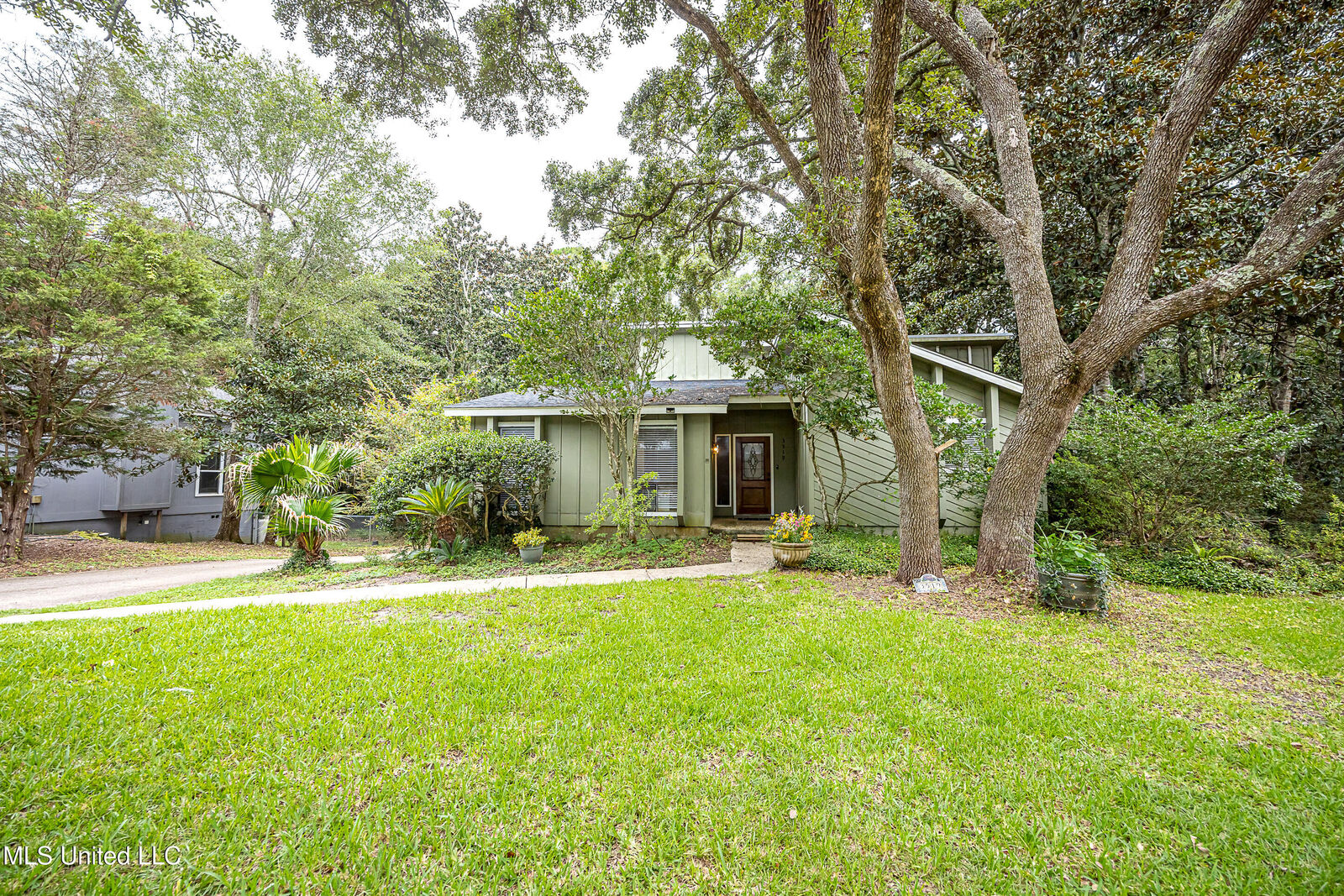 Property Photo: 3519 Courtenay Circle MS 39564