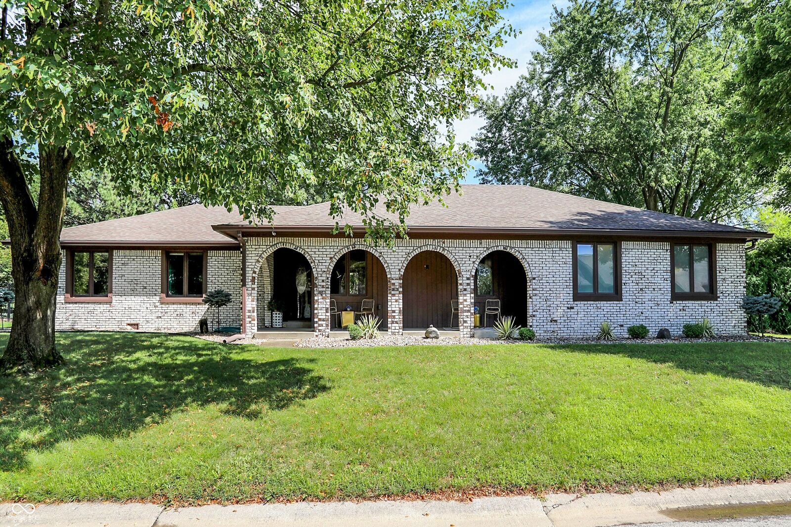Property Photo:  1260 Diablo Road  IN 46143 