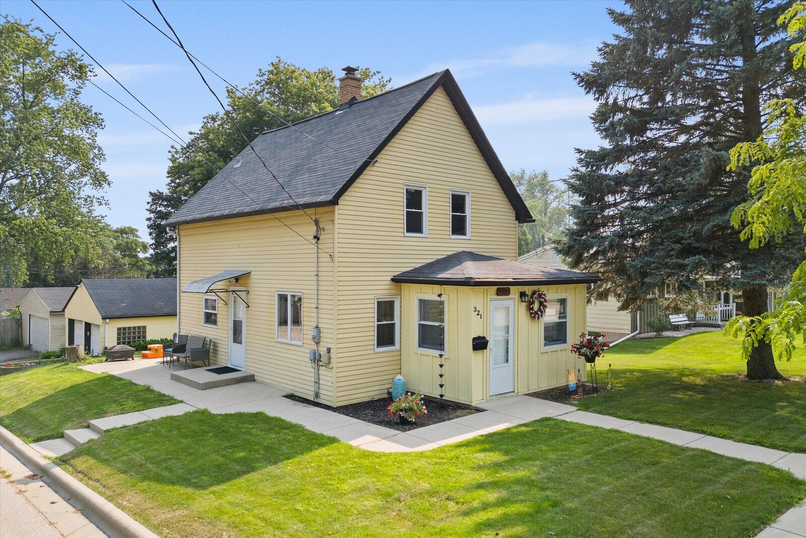 Property Photo:  321 W Dodge St  WI 53074 