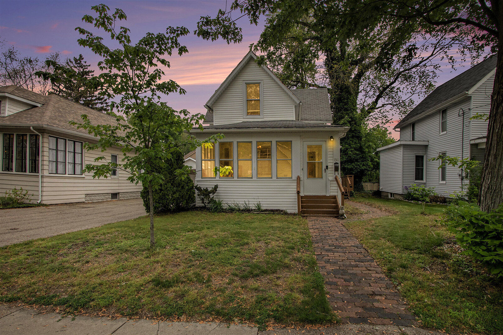 Property Photo:  1311 Wolcott Avenue  MI 49085 