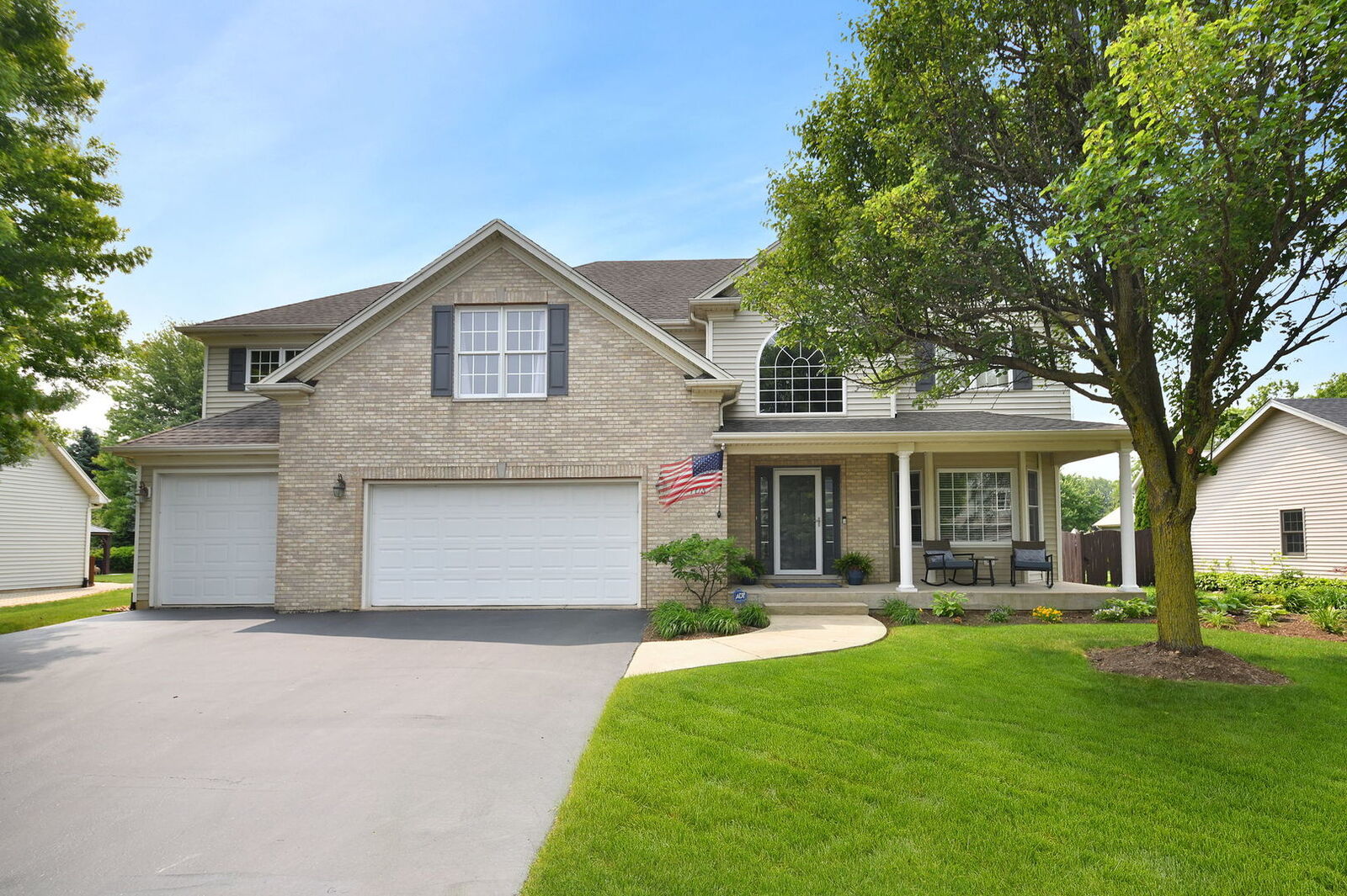 Property Photo:  708 Clover Court  IL 60560 
