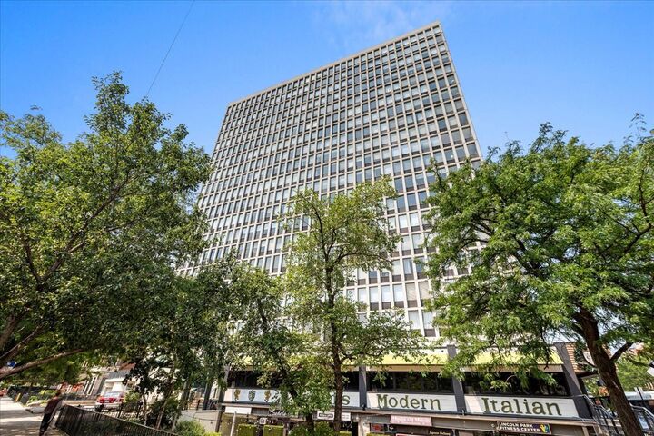 444 W Fullerton Parkway 601  Chicago IL 60614 photo