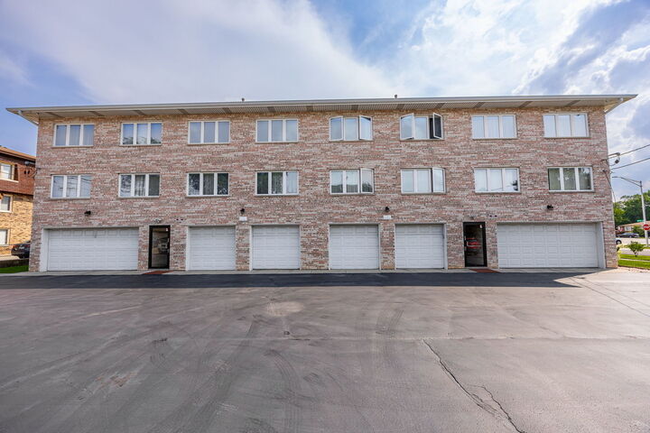 Property Photo:  5948 W 87th Street 301  IL 60459 